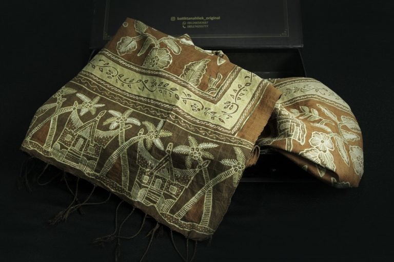 3rd Winner – Batik tanah Liek