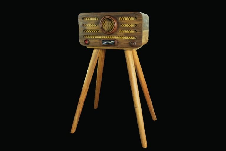 3rd Winner – Wooden Radio Vintage